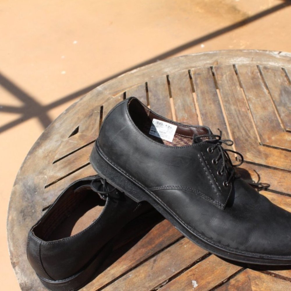 leather black clarks